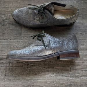 SEYCHELLES Metallic Silver Oxford Size 7.5